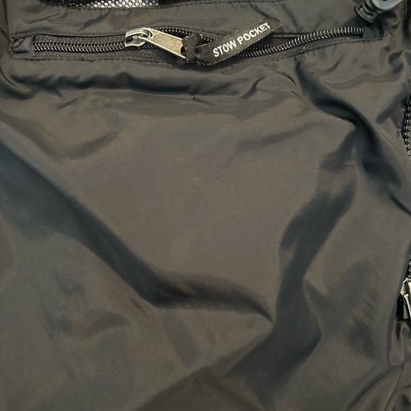 Women’s Northface red rain jacket - Picture 13 of 14